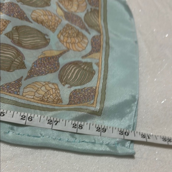 Chic Sea Shell Design Scarf - Picture 3 of 5